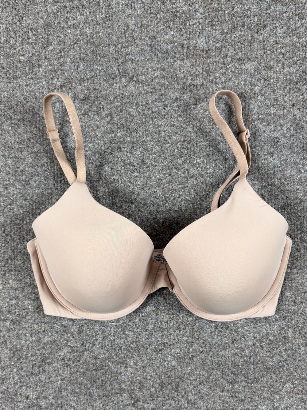 Victoria’s Secret Praline Nude Lightly Lined Full Coverage T-Shirt‎ Bra Size 32D